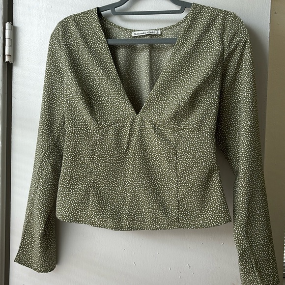 Abercrombie & Fitch Long Sleeve Top - Picture 1 of 6